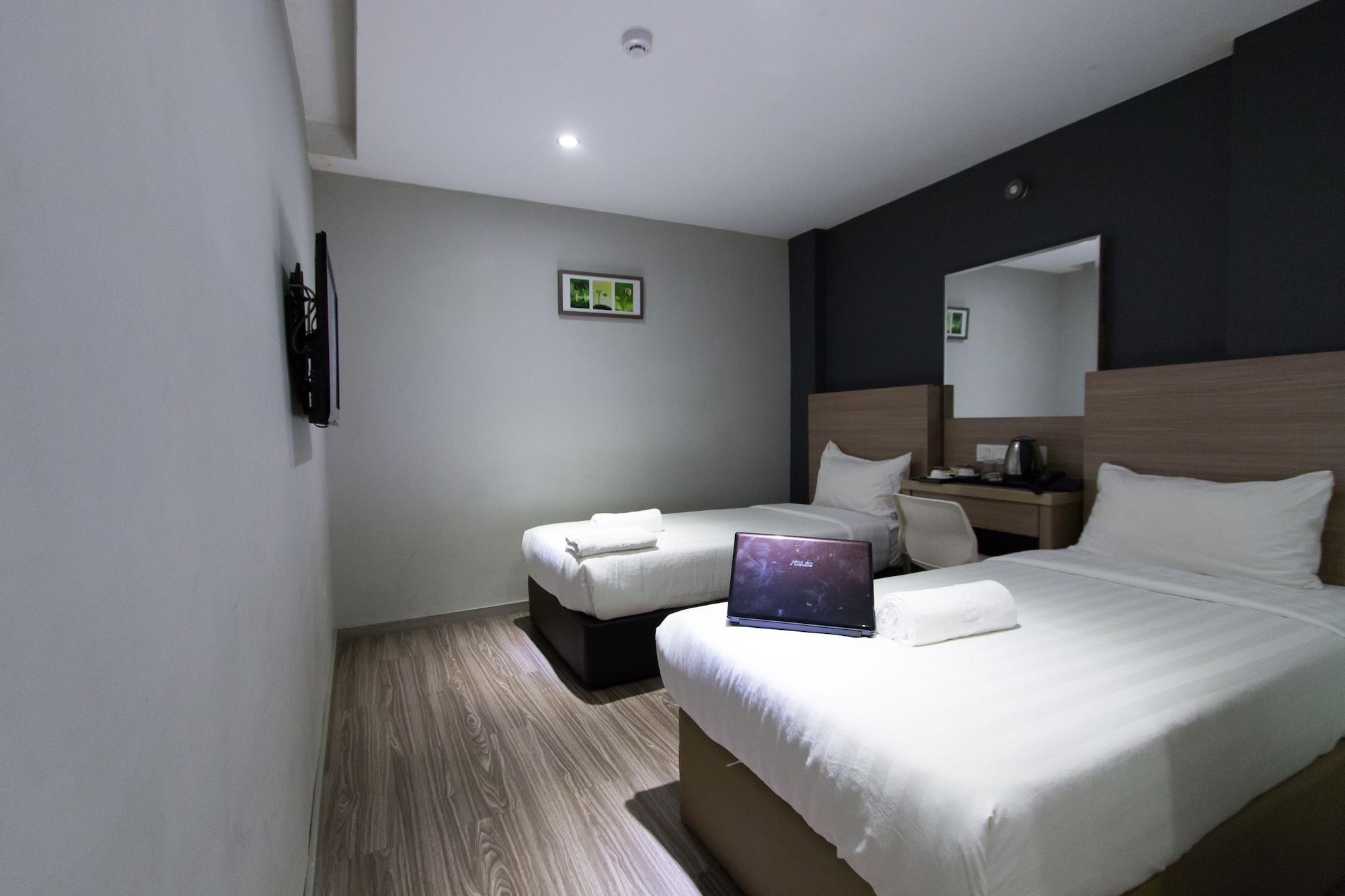 Hotel 99 Ss2 Петалинг-Джая Экстерьер фото