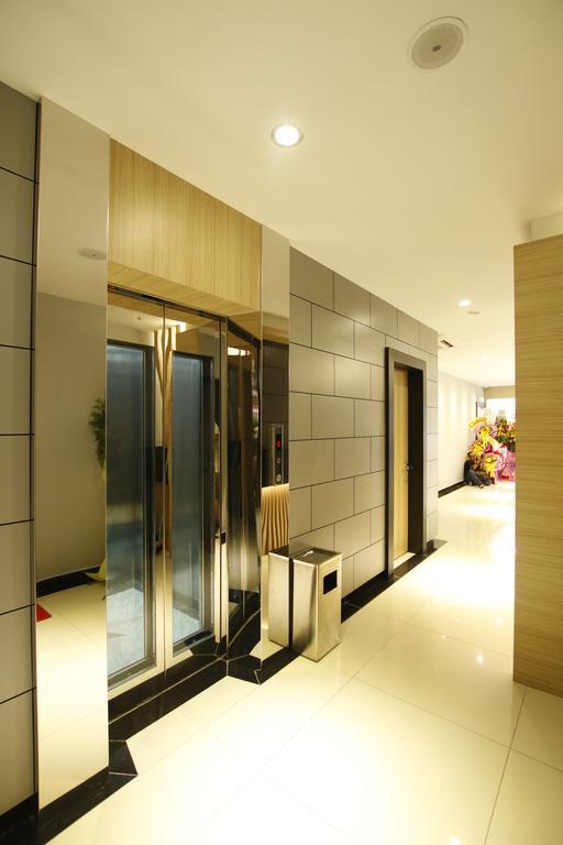 Hotel 99 Ss2 Петалинг-Джая Экстерьер фото