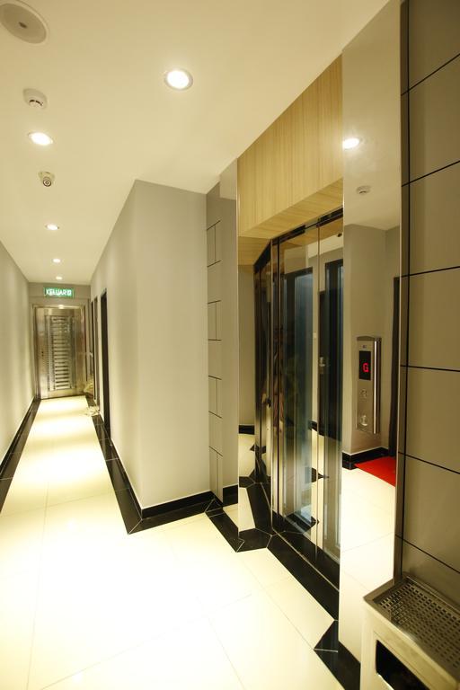 Hotel 99 Ss2 Петалинг-Джая Экстерьер фото