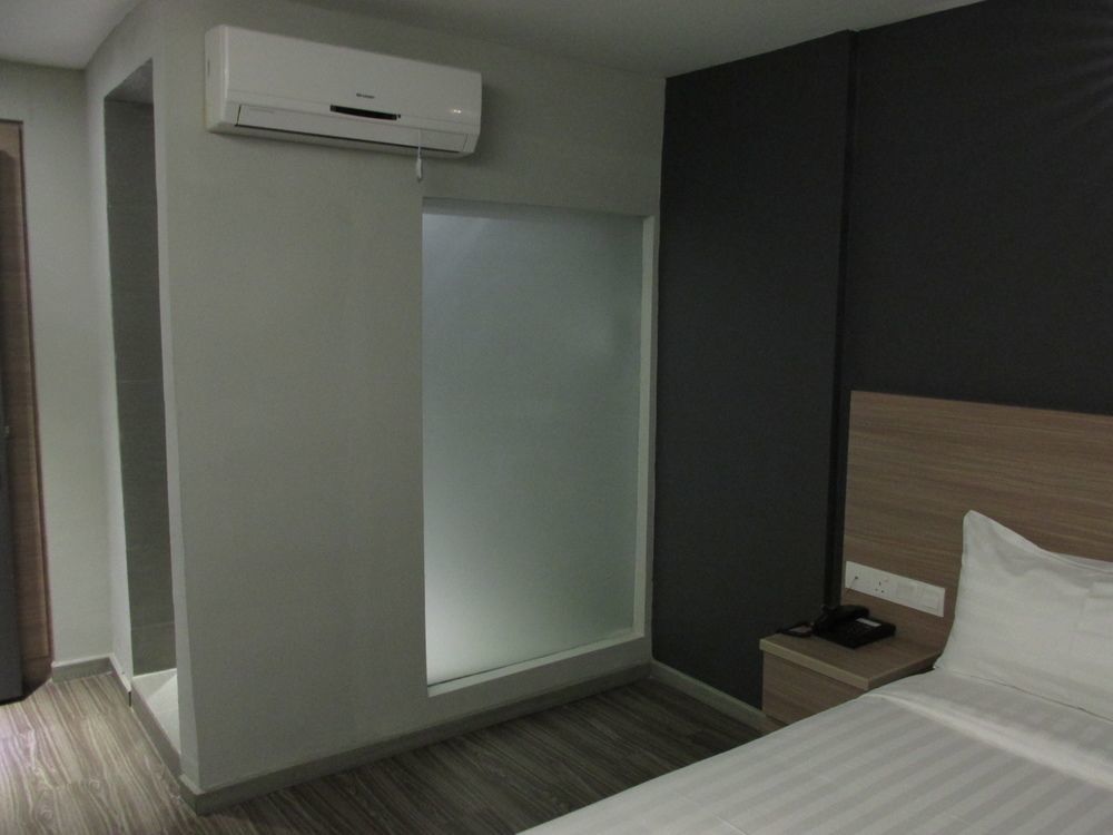 Hotel 99 Ss2 Петалинг-Джая Экстерьер фото
