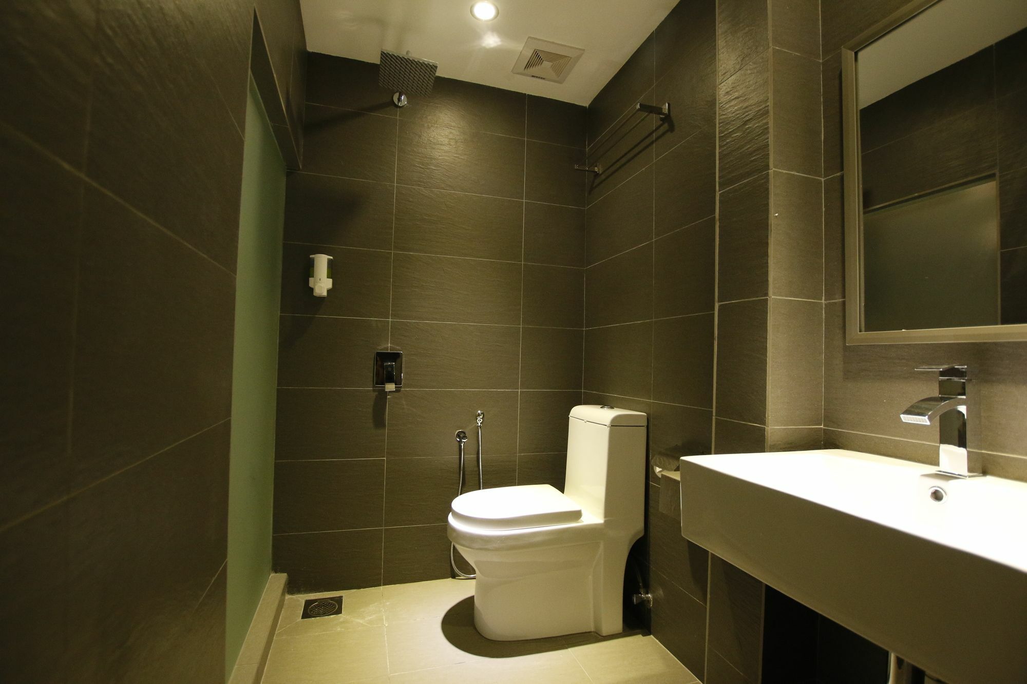 Hotel 99 Ss2 Петалинг-Джая Экстерьер фото
