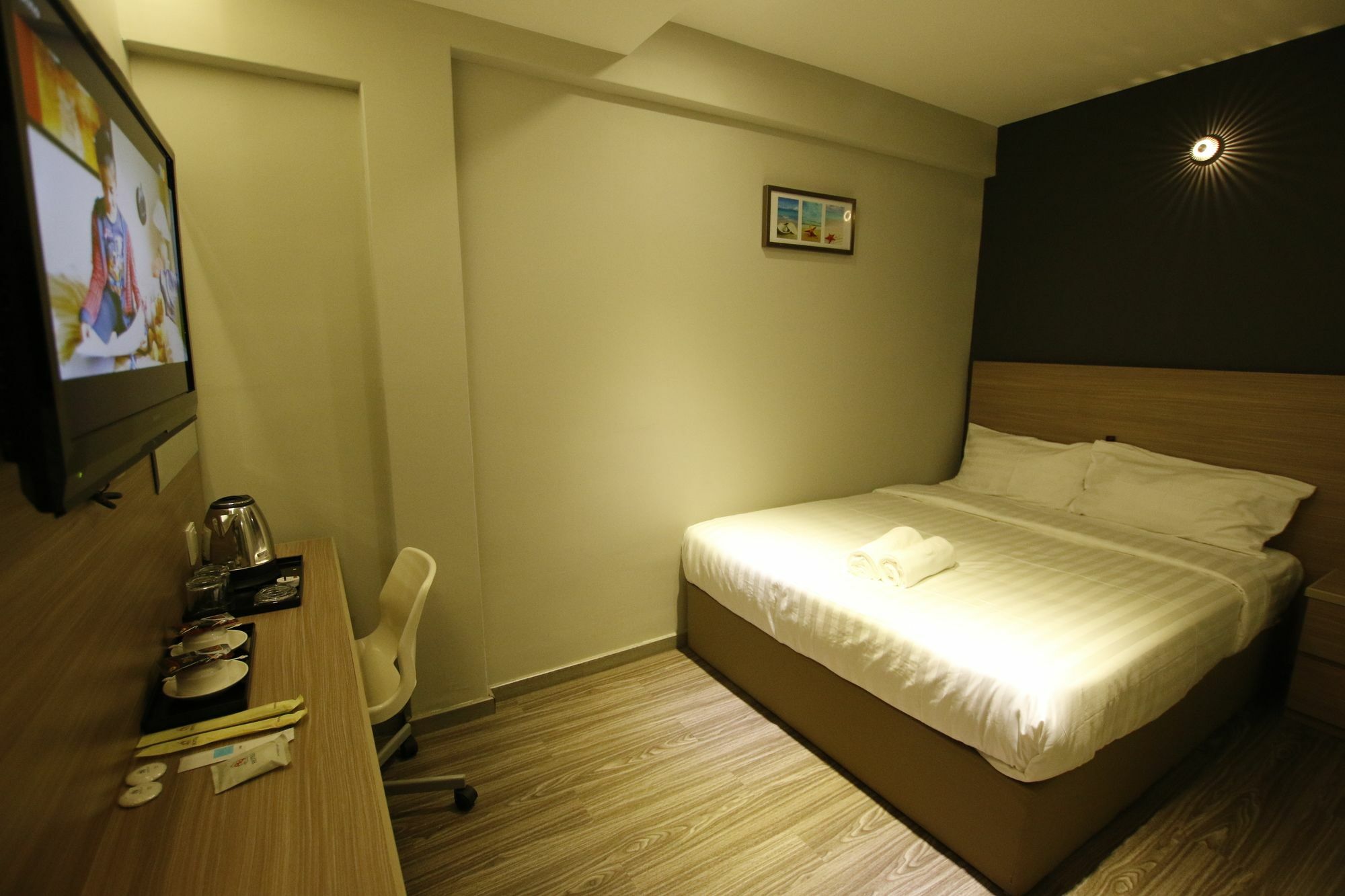 Hotel 99 Ss2 Петалинг-Джая Экстерьер фото