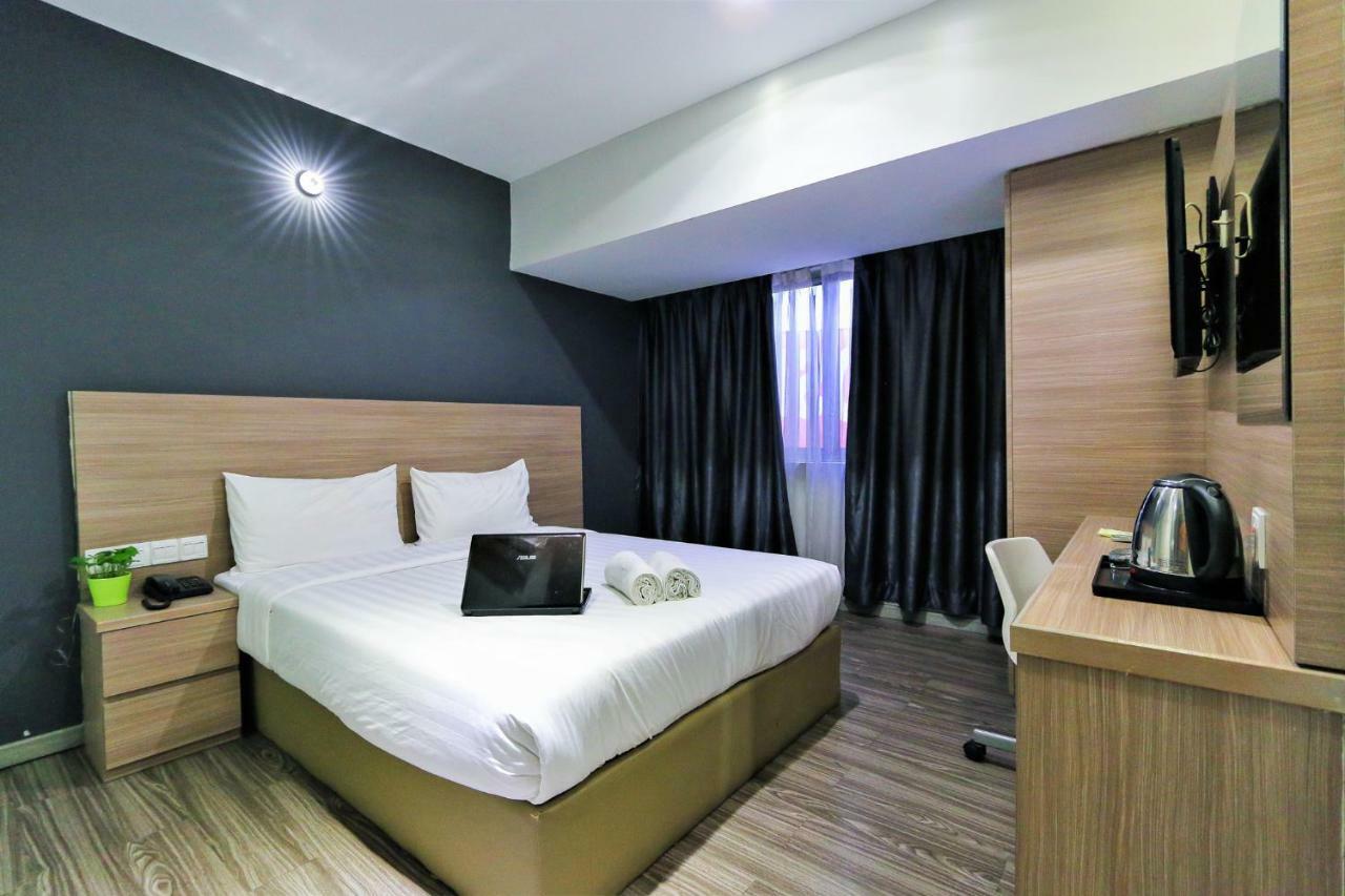 Hotel 99 Ss2 Петалинг-Джая Экстерьер фото